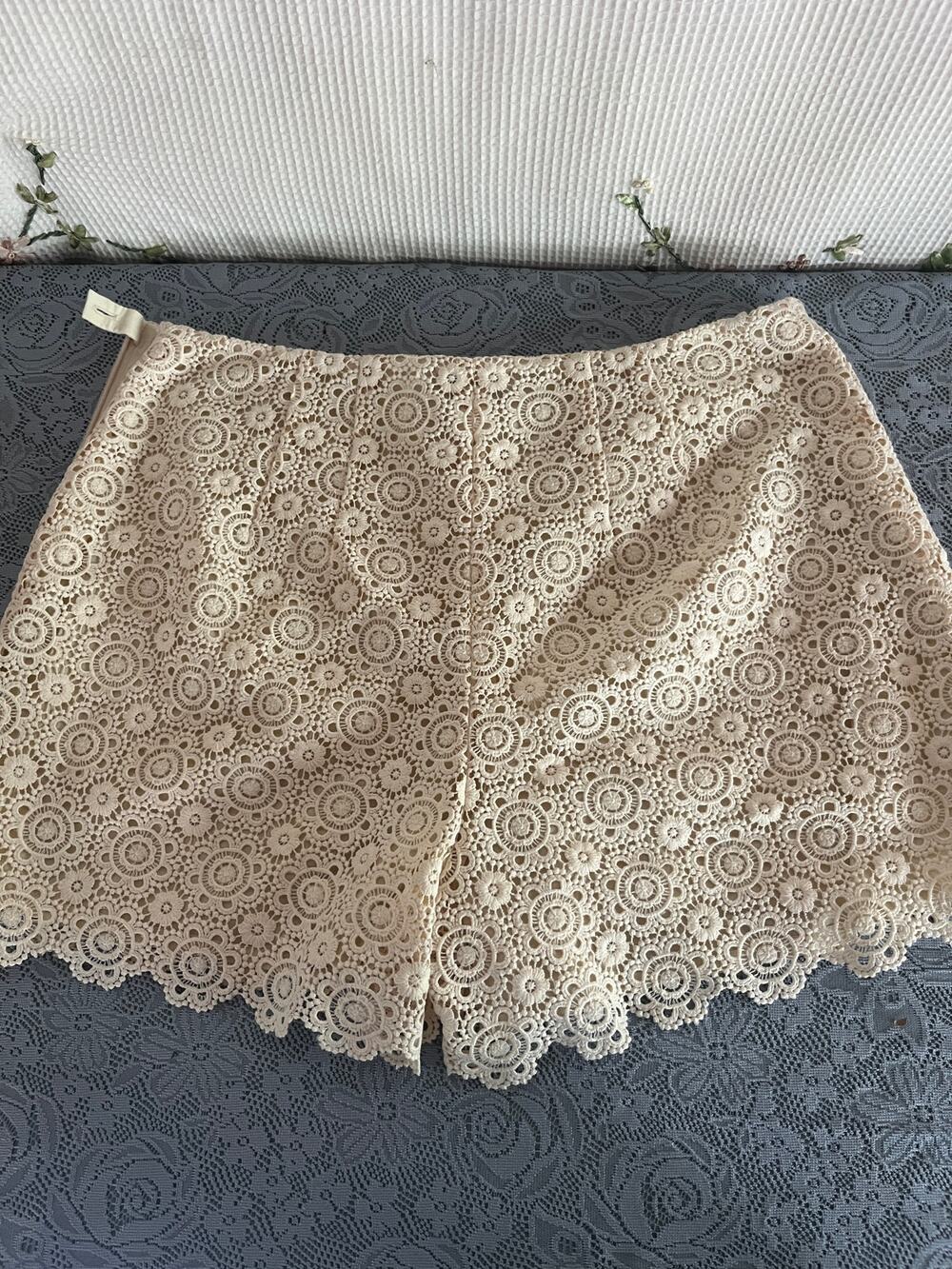Per Se by Carlisle Crochet Lace Shorts Size 12 Cream Ivory Scalloped Lined